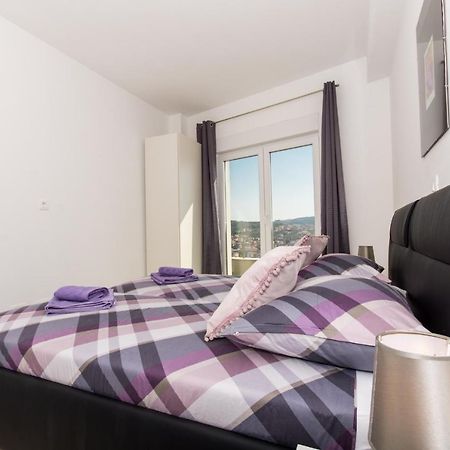 Apartment Julia Трогир Екстериор снимка