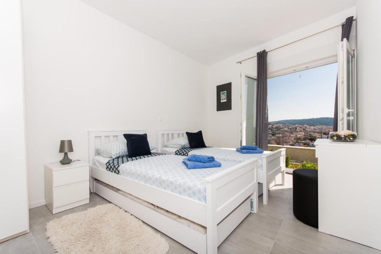 Apartment Julia Трогир Екстериор снимка