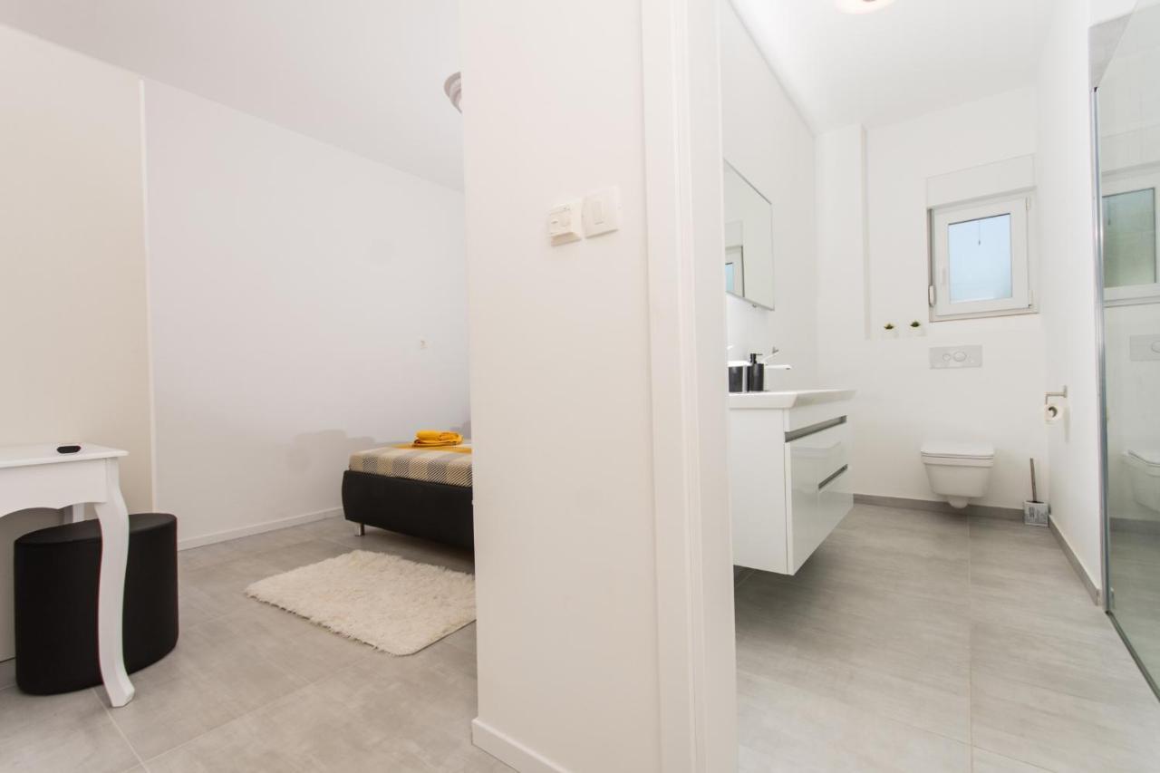 Apartment Julia Трогир Екстериор снимка