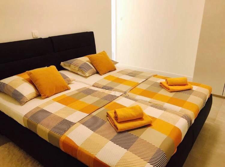 Apartment Julia Трогир Екстериор снимка