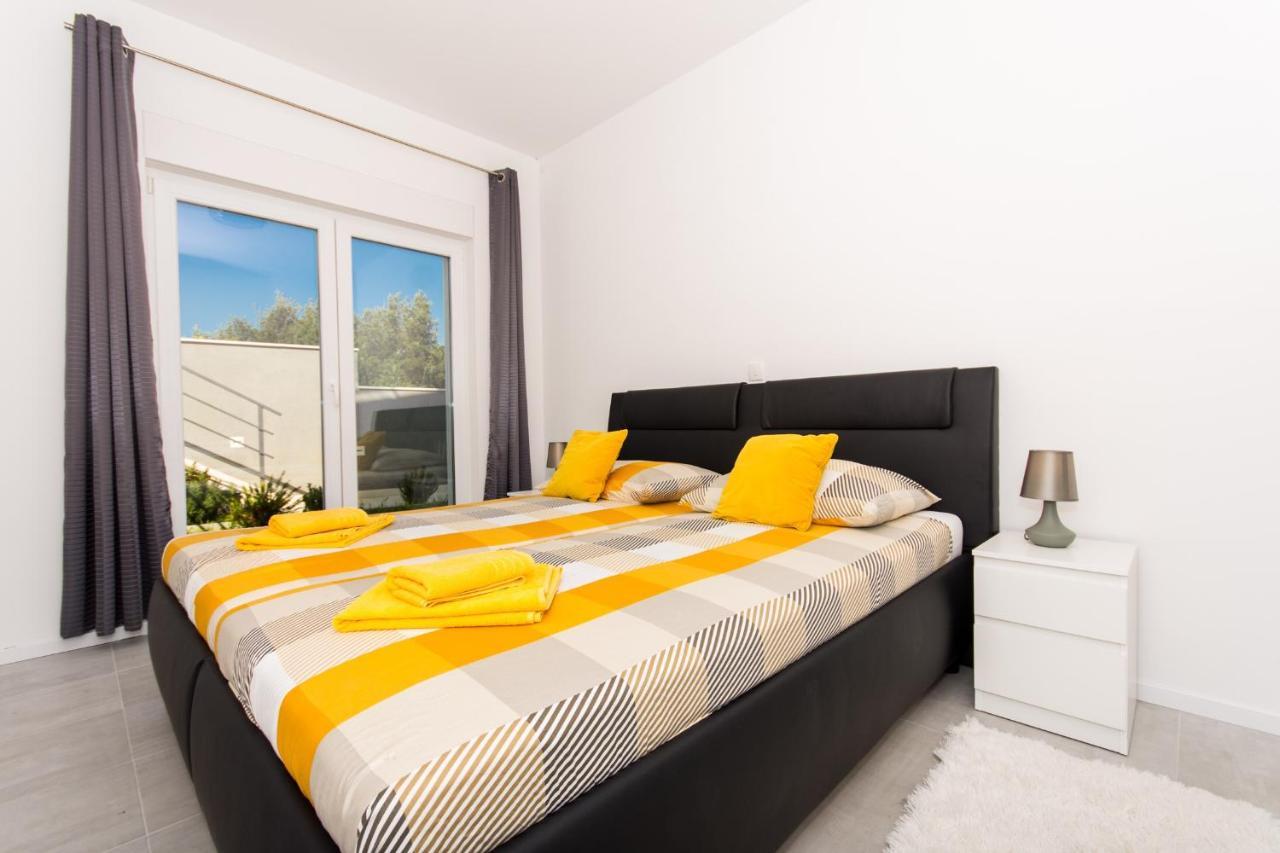 Apartment Julia Трогир Екстериор снимка