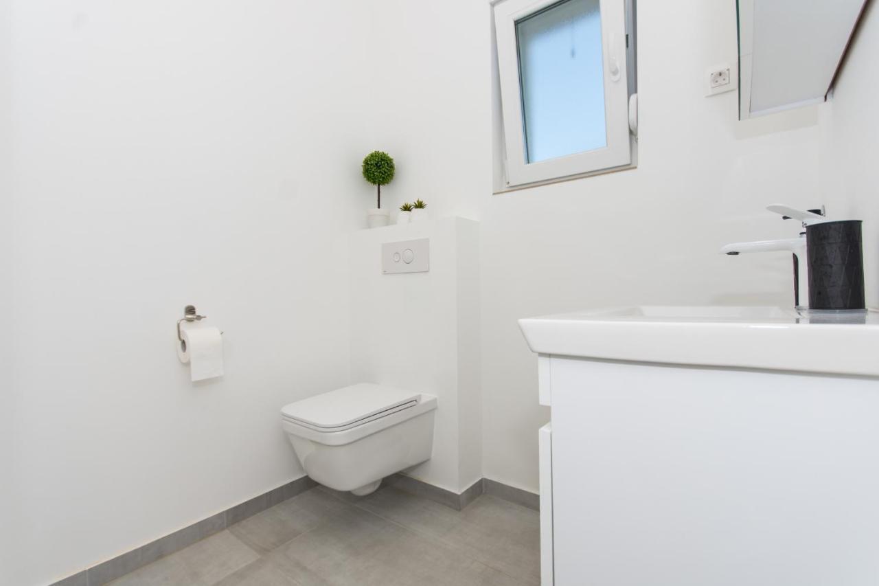 Apartment Julia Трогир Екстериор снимка